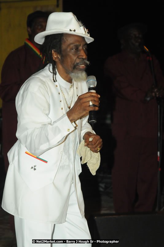 Bunny Wailer & King Yellowman at Bourbon Beach - Monday, February 25, 2008 - Bourbin Beach Restaurant, Bar, Oceanfront Accommodatioins, Live Reggae Music & Disco, Norman Manley Boulevard, Negril, Westmoreland, Jamaica W.I. - Photographs by Net2Market.com - Barry J. Hough Sr, Photographer - Negril Travel Guide, Negril Jamaica WI - http://www.negriltravelguide.com - info@negriltravelguide.com...!